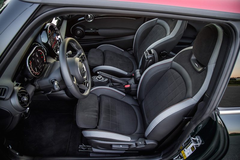 Mini Hatch 3 portas: Quanto custa manter, IPVA, Seguro e Manutenção 2024