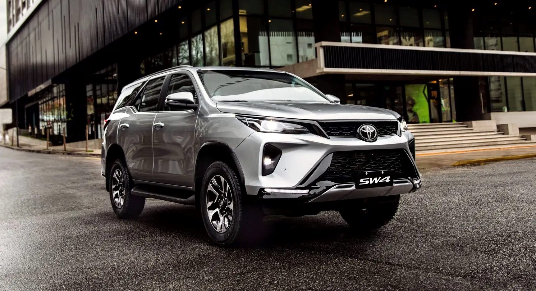 Toyota SW4 PcD 2024 é liberado com desconto: Saiba os preços 2024