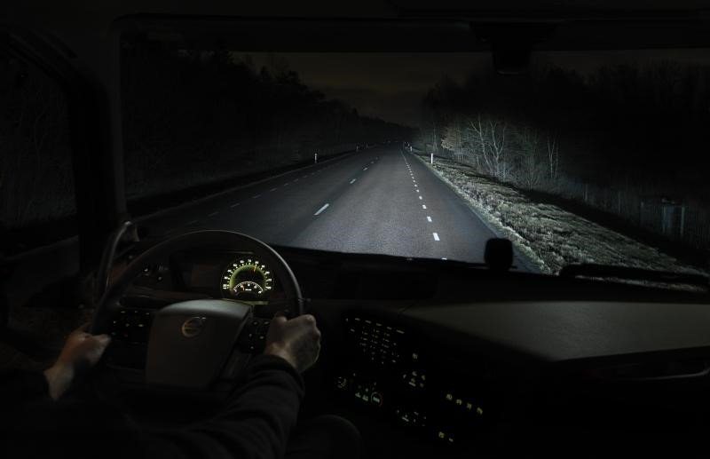 Como pegar a estrada de noite: Dicas para dirigir com segurança 2024
