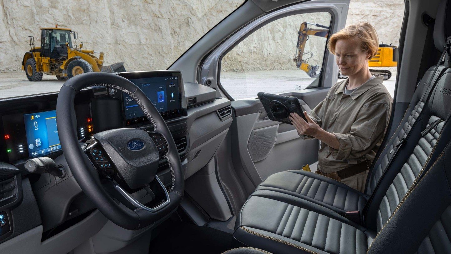Nova Ford Transit fica mais cara em 2024: Veja novos preços 2024