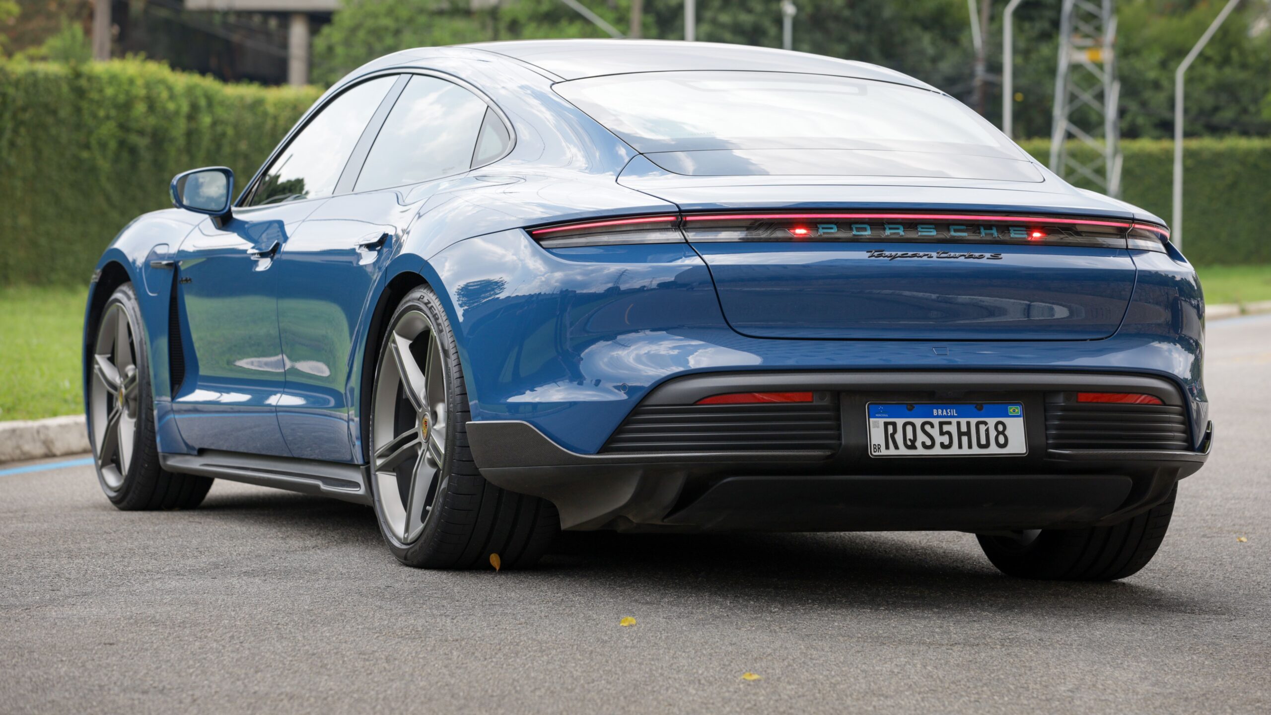 Porsche Taycan: Quanto custa manter, IPVA, Seguro e Manutenção 2024