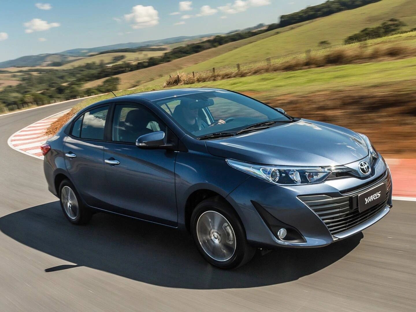 Toyota Yaris Sedã: Quanto custa manter, IPVA, Seguro e Manutenção 2024
