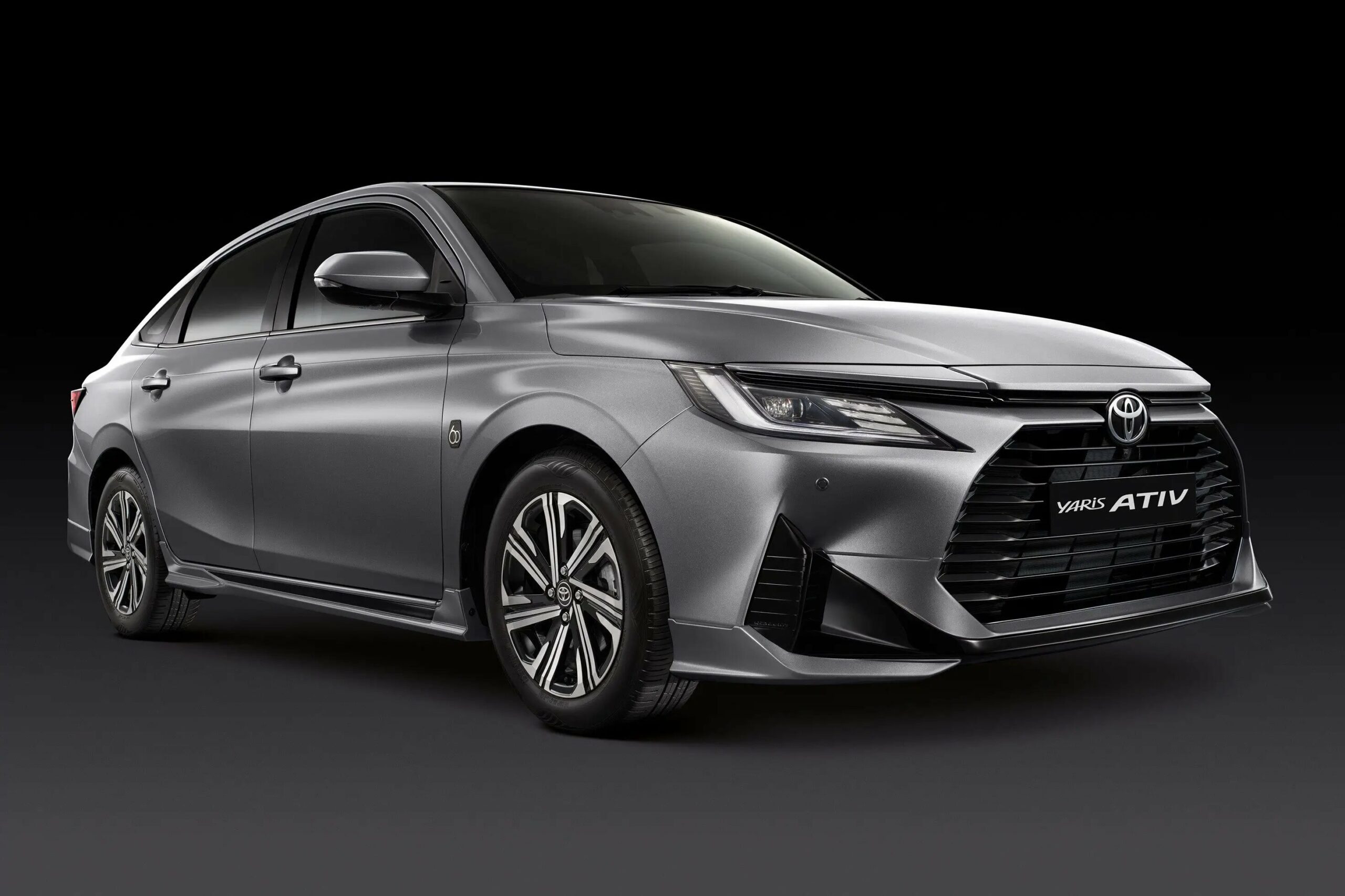 Novo Toyota Yaris Sedã 2024: O que mudou, novidades, versões e preços 2024