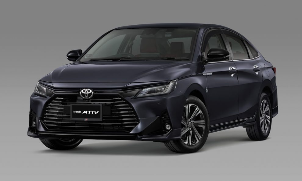 Toyota Yaris Sedã vale a pena comprar É Bom de revenda Manutenção é cara 2024