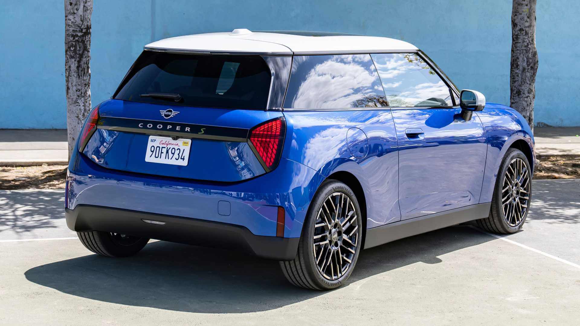 Novo Mini Hatch 3 portas fica mais caro em 2024: Veja novos preços 2024
