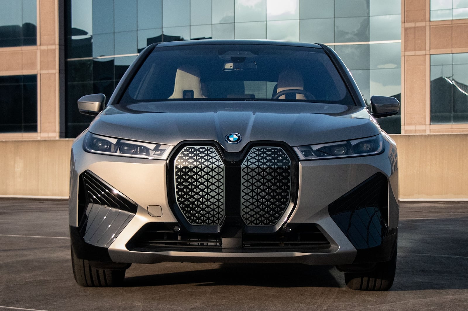 Novo BMW iX fica mais caro em 2024: Veja novos preços 2024